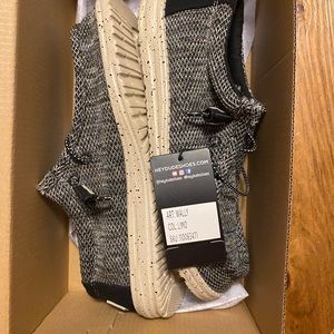 Men’s Wally Hey Dude size US 7